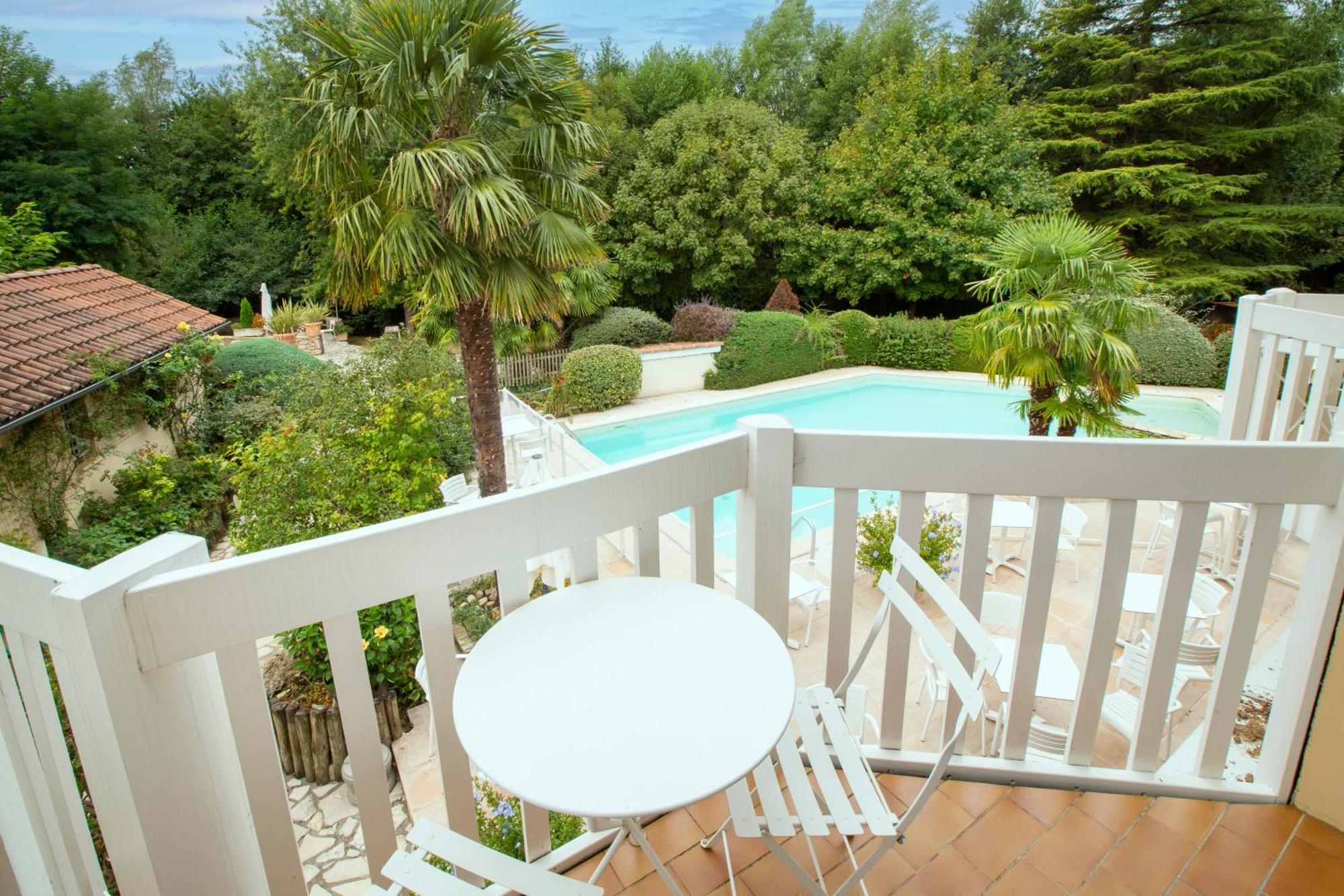 Logis Hotel - Restaurant - Spa - Le Relais De Farrou Villefranche-de-Rouergue Exterior foto